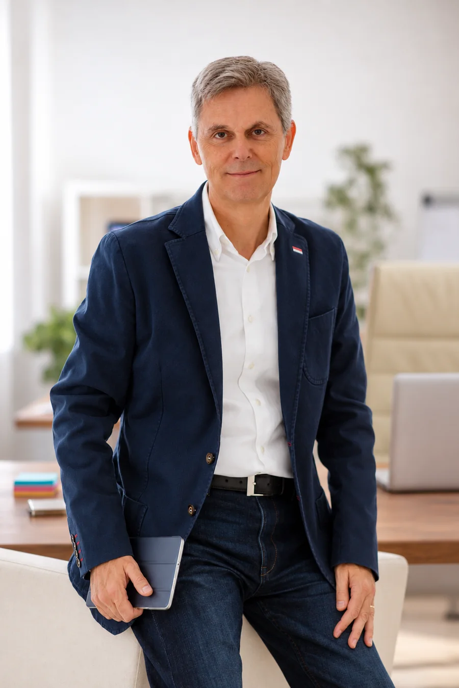 Juan Carlos Alonso, fundador de LuzaroLEX, en su despacho de Bilbao